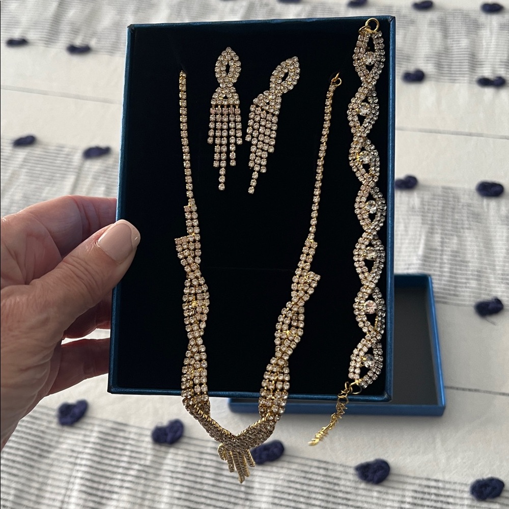 Elegant Gold Jewelry Set